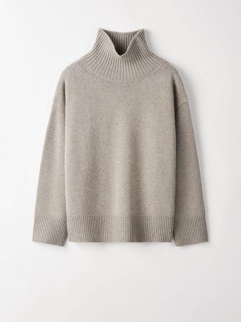 Lisa Yang, Fitted Turtleneck, Cashmere Turtleneck, Simple Trendy Outfits, Sweater Sale, Modest Fashion, Capsule Wardrobe, Wardrobe Essentials, Everyday Fashion