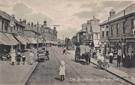 https://flic.kr/p/2junXQr | LEIGH ON SEA The Broadway, Animated Scene, Essex Postcard Leigh On Sea, Old Pictures, Old Photos, Big Ben, Broadway, The Past, England, In This Moment, History