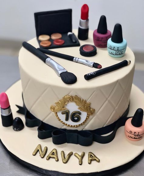 Makeup Theme Cake, Makeup Birthday Cakes, Midnight Cake, New Year Cake, Cake Designs For Girl, Makeup Themes, Beauty Cakes, Online Cake Delivery, New Year's Cake