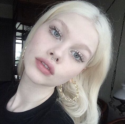 @αυвreyтαтe_ Pale Girl, White Blonde, Pale Skin, Dream Hair, Aesthetic Hair, Blonde Girl, Hair Goals, Makeup Inspiration, Blue Eyes