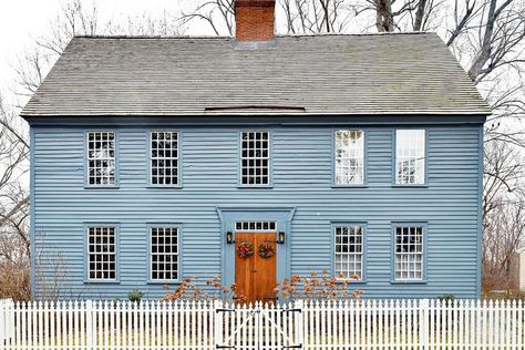 New England Homes | Featured Photographer Deb Cohen - New England Today LOVE this historic blue house! New England Colonial House Exterior, New England Colonial House, Natural Wood Door, New England House, Best Front Door Colors, New England Colonial, Colonial House Exteriors, Best Front Doors, New England Farmhouse