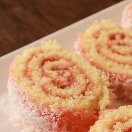 Jam Rolls, Swiss Roll Cake Recipe, Jam Roll, Roll Cake Recipe, Jam Cake, Coconut Jam, Swiss Roll Cake, Desiccated Coconut, Swiss Roll