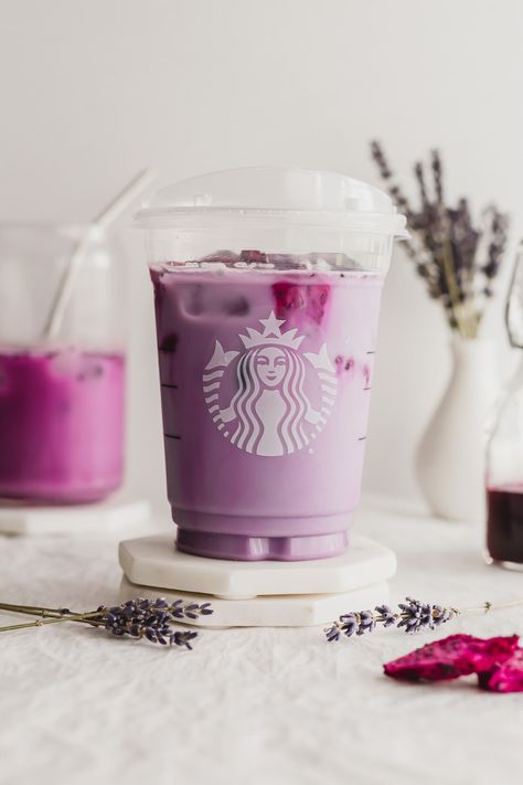 Lavender oat chill in a Starbucks plastic cup, on marble coasters. Lavender Drink, Caffeine Free Drinks, Milk Tea Recipes, Lavender Syrup, Starbucks Coffee Drinks, Drink Recipes Nonalcoholic, Starbucks Drinks Recipes, Starbucks Copycat, Cookout Food