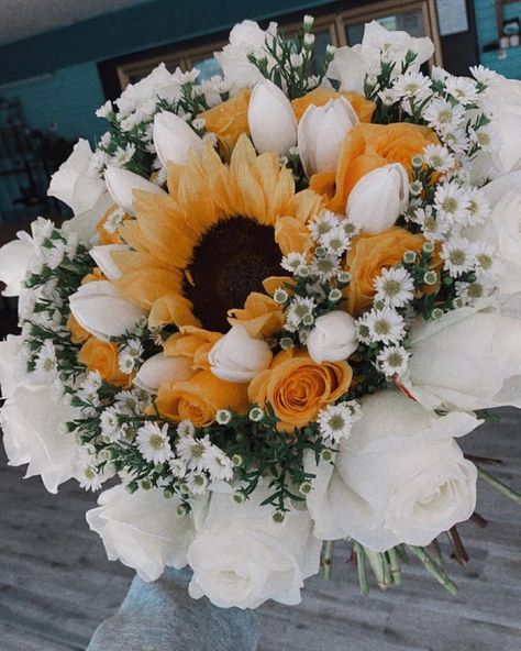 Traditional Wedding Decor, Boquette Flowers, Sunflower Wedding, Traditional Wedding, Spring Wedding, Bridal Bouquet, Wedding Inspo, Flowers Bouquet, Dream Wedding