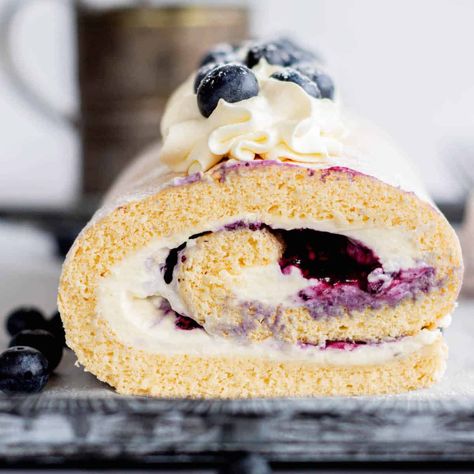 Blueberry Swiss Roll Blueberry Swiss Roll, Blueberry Cake Filling, Jelly Roll Cake, Oatmeal Chocolate Chip Bars, Swiss Roll Cake, Homemade Caramel Sauce, Cake Fillings, Swiss Roll, Blueberry Cake