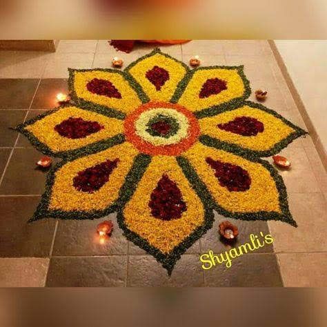 Muggu With Flowers, Floral Rangoli For Diwali, Diwali Floral Rangoli, Flower Decoration For Pooja On Floor, Flower Rongali Design, Diwali Floral Decor, Floral Rangoli Designs Diwali, Flower Rangoli Designs Ideas Beautiful, Flower Rangoli Designs Ideas Diwali