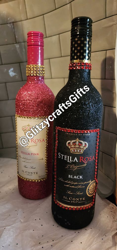 Henny Bottle Decoration, Bedazzled Wine Bottle, Decorate Wine Bottles, Decorative Wine Bottles, Wine Bottle Decorating Ideas, Glitter Champagne Bottle Diy, Wine Bottles Gift Wrap, Glitter Champagne Bottles, Alcohol Bottle Decorations