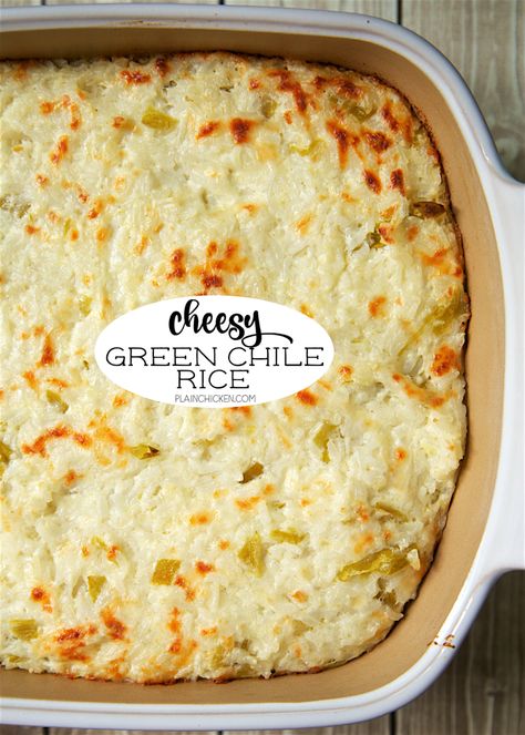 Cheesy Green Chile Rice - only 4 ingredients. Rice, mozzarella, sour cream and green chiles. This rice is THE BEST! So simple, but SO delicious! Everyone went back for seconds. A new favorite!! LOVE this quick and easy Mexican side dish recipe. Green Chile Rice Casserole, Green Chile Rice, Mexican Side Dish, Taco Side Dishes, Mexican Side, Rice Side Dish Recipes, Mexican Side Dishes, Rice Side, Arroz Frito