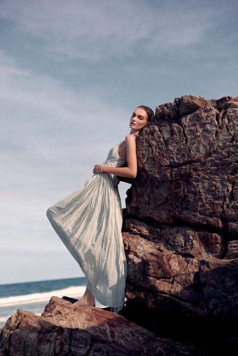 Photography: Jess LaFrankie. Makeup: Taylor Andrews. Model: Lily Blucher at Vivien’s Models. Rock Photoshoot, Beach Fashion Photography, Beach Fashion Shoot, Beach Fashion Editorial, Mode Poses, Beach Editorial, Beach Model, Nature Photoshoot, Shotting Photo