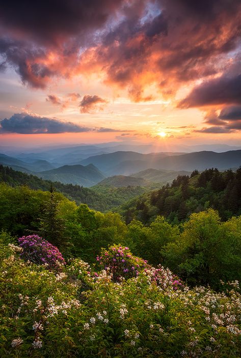 Absolutely breathtaking. Only a Divine Creator could do this Mountain Sunset Landscapes, Cherokee Nc, Dave Allen, Mountains Sunset, Beautiful Landscape Photography, Fine Art Landscape Photography, Landscape Photography Tips, Mountain Sunset, Landscape Photography Nature