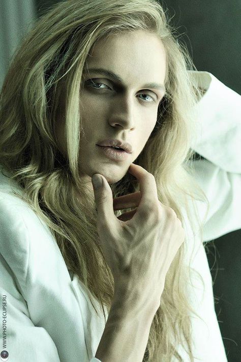 12 Swoonworthy Androgynous Models Danila Kovalev, Androgynous Models, Long Blonde, Long Blonde Hair, 영감을 주는 캐릭터, Portrait Inspiration, 인물 사진, Long Hair Styles Men, Male Face