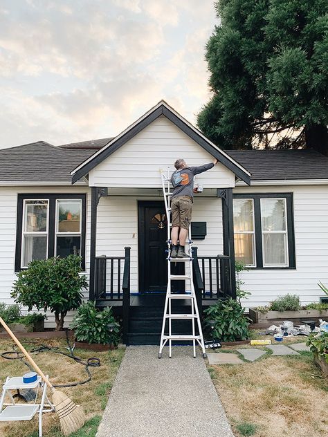 Black And White Exterior House, White And Black House Exterior, White Siding Exterior, White Cottage Exterior, Black And White House Exterior, White House Black Trim, White House Black Shutters, Small House Exterior, White Exterior Houses