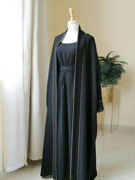 Abaya With Jacket Hijab Outfit, Kimono Style Abaya, Abaya With Jacket, Black Abaya Fashion, Abaya Designs Black, Patron Abaya, Black Abaya Outfit, Best Abaya Designs, Abaya Pics