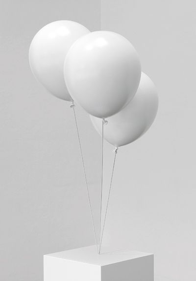 happy3_i – Fubiz™ Blanco Sink, Blanco White, Deco Studio, Minimalist Photography, White Balloons, Chiaroscuro, Shades Of White, Black N White, White Wallpaper