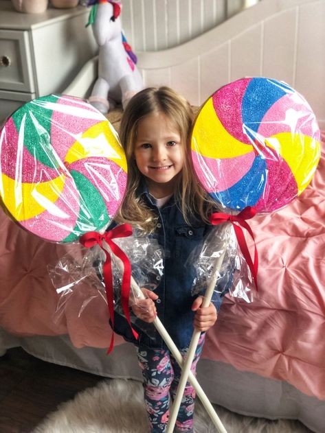 Foam Noodle Lollipops, Lollipop Costume, Lollipops Diy, Big Lollipops, Sweet Props, Homemade Party Decorations, Lollipop Decorations, Candy Props, Candy Decorations Diy