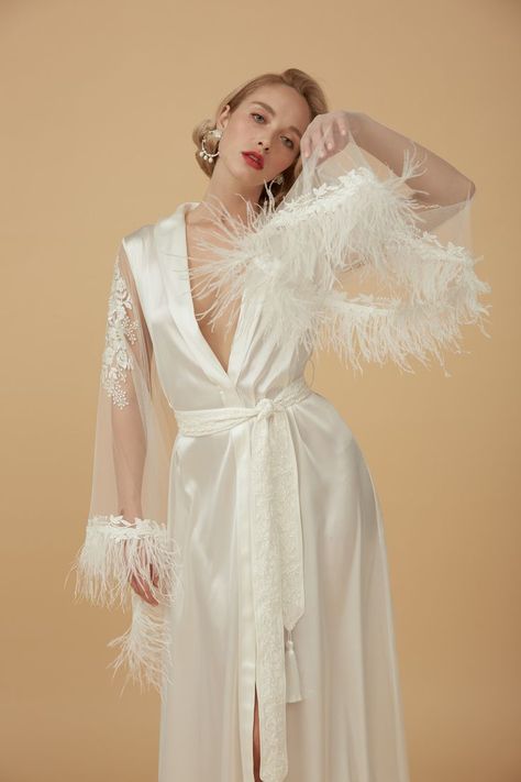 #puresilk #pinklingerie #apilat #apilatbrand #wedding #weddinglingerie #lingerie #forher #sexylingerie #underwear #passion #bride #bridetobe Linergie Wedding Night, Bride Sleepwear, Robe With Feathers, Kimono Bride, Wedding Nightgown, Silk Bridal Robe, Bridal Lingerie Set, Bride Lingerie, Bath Robes