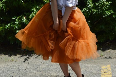 How to Make a Tutu, a Tulle Skirt, and a Petticoat - Mood Sewciety Sewing A Tulle Skirt, How To Sew A Petticoat, Tulle Tutu Diy, Tulle Skirt Pattern, How To Make A Tulle Skirt, Tull Dress, Skirts Diy, Tulle Circle Skirt, Clothing Diys