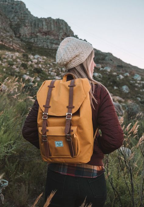 The Best Luggage, Bags and Backpacks for Travel • The Blonde Abroad Hiking Backpack Aesthetic, Travel Backpack Aesthetic, Herschel Backpack Aesthetic, Backpacker Aesthetic, Outdoors Branding, Surf Outfit Women, Girl With Backpack, Granola Life, Backpack Adventure