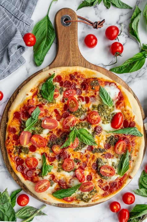 Healthy Smoothie Recipes, Yeast Pizza Dough, Hummus Pizza, Burrata Pizza, No Yeast Pizza Dough, Toast Pizza, Homemade Burger, Cooking Party, Large Pizza