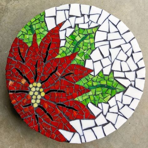 Christmas Mosaics Pattern, Christmas Mosaic Art, Christmas Mosaic Ideas, Mosaic Patterns For Beginners, Mosaic Designs Pattern, Mosaic Christmas, Christmas Mosaics, Mosaic Tiles Crafts, Mosaic Art Diy