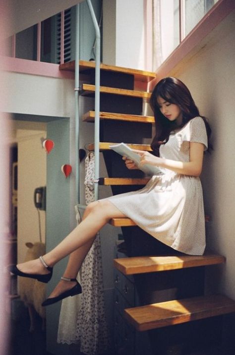 Korean Fashion Cute, Simple White Dress, Reading A Book, Ulzzang Fashion, Asia Girl, Fashion Korean, Asian Fashion, Smart Casual, A Book