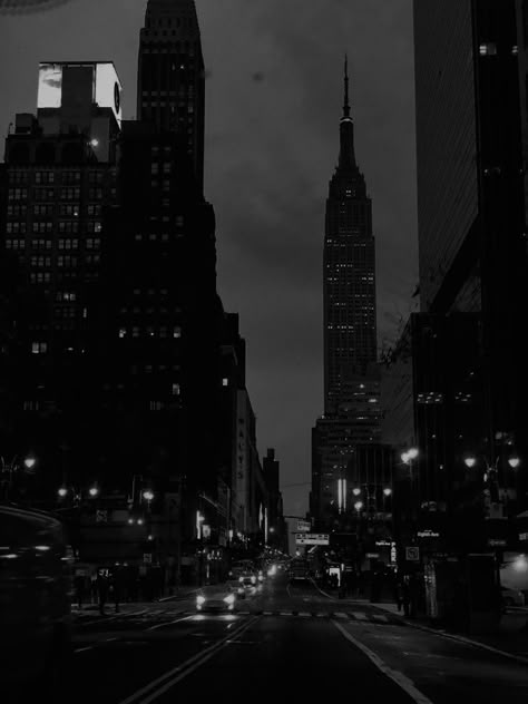 City Black Aesthetic, Black Aesthetic New York, Night Ocean Wallpaper, Black Aesthetic City Wallpaper, Dark Esthetics, Dark City Background Aesthetic, Aesthetic Ocean Wallpaper, Grey Hour, New York City Dark Aesthetic