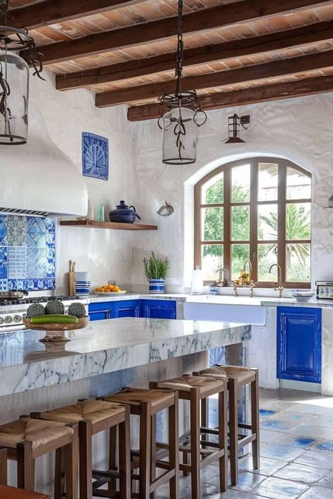 Luxury Farmhouse Kitchen, Greek House Interior, Greek Style Home, Greek Interior Design, Elegant Backsplash, Kitchens Designs, Greece House, Mediterranean Kitchen Design, Italian Kitchen Design