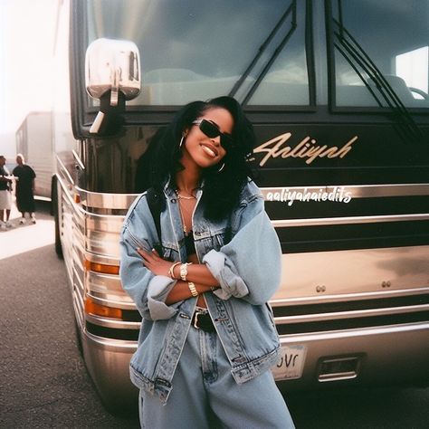 Aaliyah Outfit Inspiration, 90s Outfits Aaliyah, Aaliyah Inspired Outfits 90s, 90 Rnb Aesthetic, 2000s Rihanna Outfits, Atl Movie Outfits, Aaliyah Looks, Fashion Culture Inspiration, Aaliyah 2000s Outfits