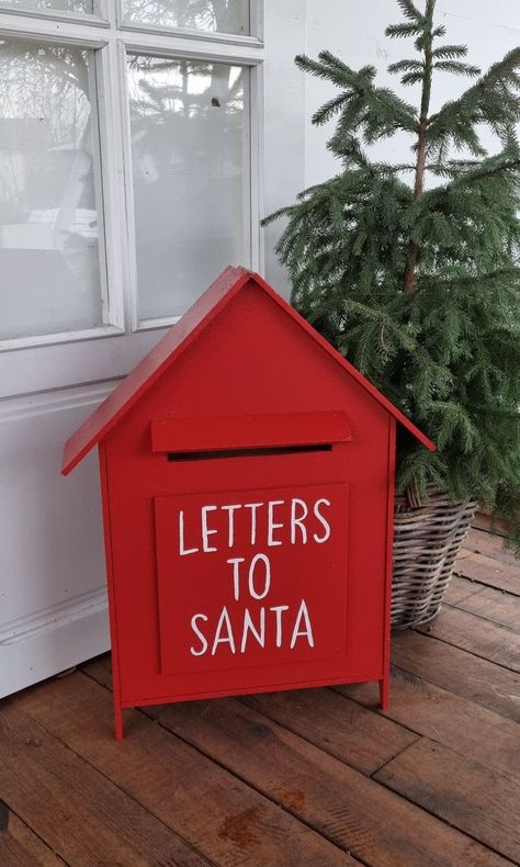 Letters For Santa Mailbox Diy, Diy Santas Workshop Ideas, Letters To Santa Mailbox Diy, Christmas Diy Decorations, Diy Holiday Crafts, Christmas Whimsical, Outdoor Christmas Diy, Christmas Classroom Door, Bright Home