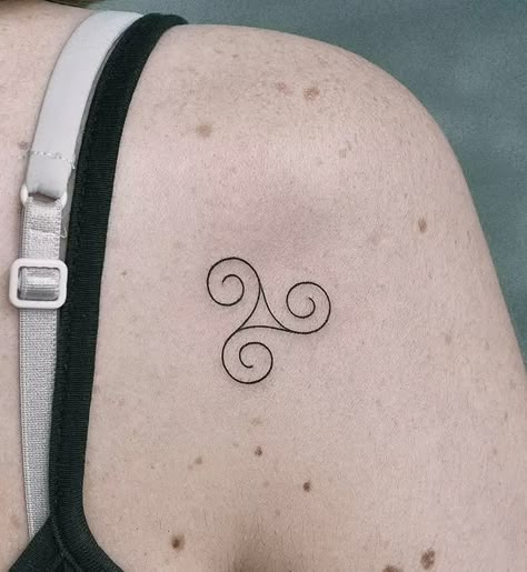 A Guide to Celtic Triskelion Tattoo Symbolism Tattoo Ideas Female Meaningful Symbols Celtic Knots, Celtic Spiral Knot Tattoo, Celtic Tattoos Women Irish, Simple Irish Tattoos For Women, Celtic Fine Line Tattoo, Small Celtic Knot Tattoo, Celtic Knot Tattoo Designs, Celtic Woman Tattoo, Ireland Tatoos