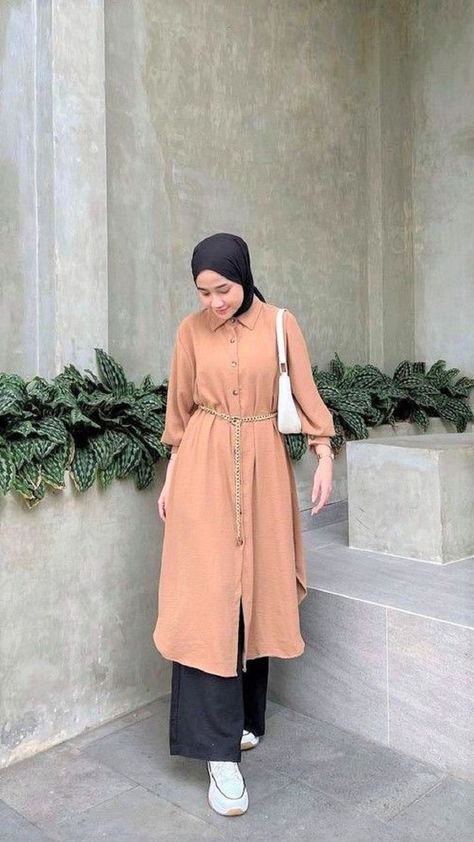 Tunic Hijab Style, Tunik Hijab Style Casual, Mom Clothing Style, Tunik Hijab Style, Tunic Hijab, Muslim Outfits Casual, Hijabi Fashion Casual, Fashion Top Outfits, Casual Hijab Outfit