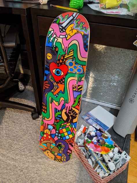 Croquis, Skateboard Deck Art Diy Paint, Bottom Of Skateboard Painting Ideas, Painting A Skateboard, Skateboard Design Paint, Skateboard Painting Ideas Aesthetic, Cute Skateboards Designs, Drawing On Skateboard, Skateboard Design Diy Paint