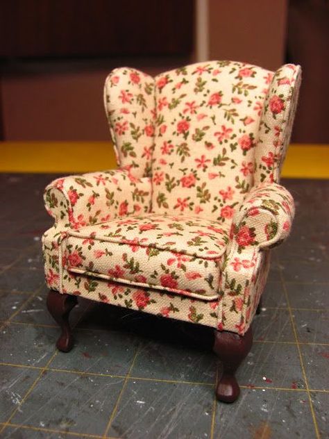 Dollhouse Templates, French Country Sofa, Knole Sofa, Country Sofas, Dollhouse Furniture Tutorials, Dollhouse Chair, Mini Chair, Miniature Chair, Miniature Dollhouse Furniture