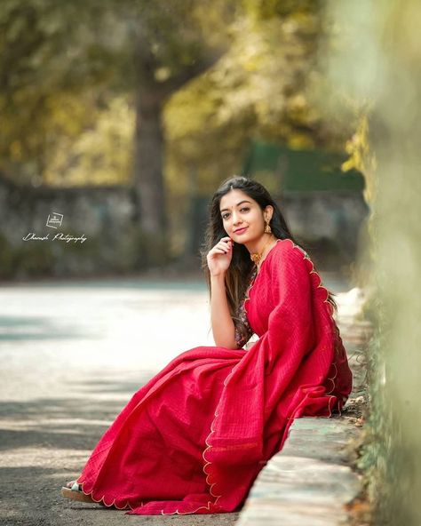 Bollywood Actress Saree, Celebrity Saree, Female Portrait Poses, Bride Photos Poses, Bride Photography Poses, Saree Poses, Portrait Photography Women, Indian Photoshoot, Saree Photoshoot