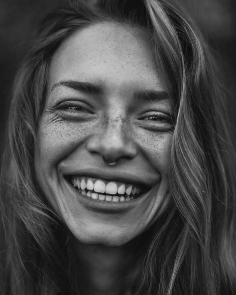 agataserge Happy Friday everyone  Portrait of amazing Weronika  @veogsve 얼굴 드로잉, Face Photography, Face Expressions, Black And White Portraits, Just Smile, Portrait Inspiration, Interesting Faces, 인물 사진, White Photo