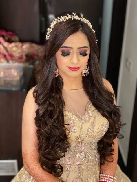 Engagement bridal goals | Engagement hairstyles, Bridal hair buns, Long hair wedding styles Reception Hairstyles Indian, Engagement Hairstyles Indian, Reception Hairstyles, Hairstyles For Gowns, Bridal Hairstyle Indian Wedding, Hair Style On Saree, Engagement Hairstyles, Bridal Hair Buns, Hairdo Wedding