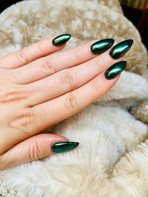 Black Chrome Powder Nails, Green Nails With Chrome Powder, Emerald Green Pearl Nails, Black Green Chrome Nails, Dark Green Glazed Nails, Green Chrome Dip Nails, Iridescent Nails Green, Dark Green Chrome Nails Designs, Emerald Green Prom Nails Almond