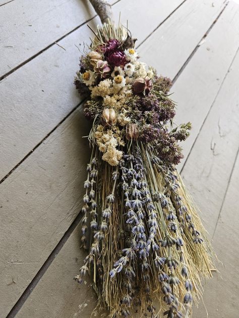 Lavender Nigella Broom Corn Witch Besom - Etsy Flower Broomstick, Besom Broom Diy, Diy Witches Broom, Witch Broom Decor, Irish Heather, Witch Besom, Witches On Broomsticks, Broom Making, Spiritual Goddess