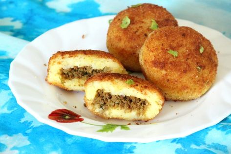 Potato Chops – The Foodscape Prawn Mango Salad, Snack Lays, Beef Cutlets, Keema Recipes, Pulled Chicken Sandwiches, Goan Food, Veal Recipes, Potato Fritters, Special Dishes