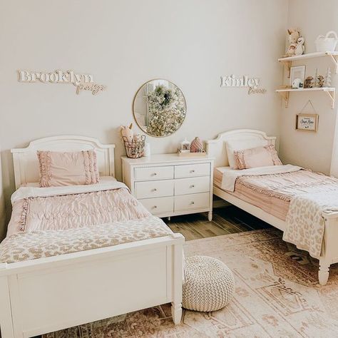 Custom Wood and Neon Signs on Instagram: "Such an adorable shared girls room! Sign details fonts- Karter and California colors- White and soft pink base- natural" Girls Bedroom Twin Beds, Twin Bed Girls Room, 2 Beds In One Room Ideas Teenagers, Twin Beds Girls Room, White Twin Bed Frame, 2 Bed In One Room Ideas, Twin Girls Bedroom, Sisters Bedroom Ideas, White Twin Bed