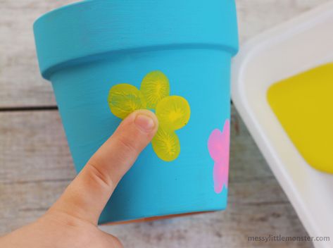 fingerprint flower craft Mothers Day Flower Pot Craft, Mothers Day Flower Pot, Pot Craft, Diy Mother's Day Crafts, Plant Crafts, Flower Pot Crafts, Diy Flower Pots, Painted Flower Pots, Mothers Day Crafts For Kids