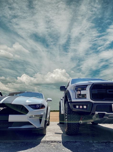 Ford Mustang & Ford F150 Raptor F150 Raptor Wallpapers, Boujee Cars, Ford Raptor Wallpaper, Ford Raptor Truck, Raptor Ford, Ford Raptor F150, Raptor Truck, F150 Raptor, Mustang Wallpaper