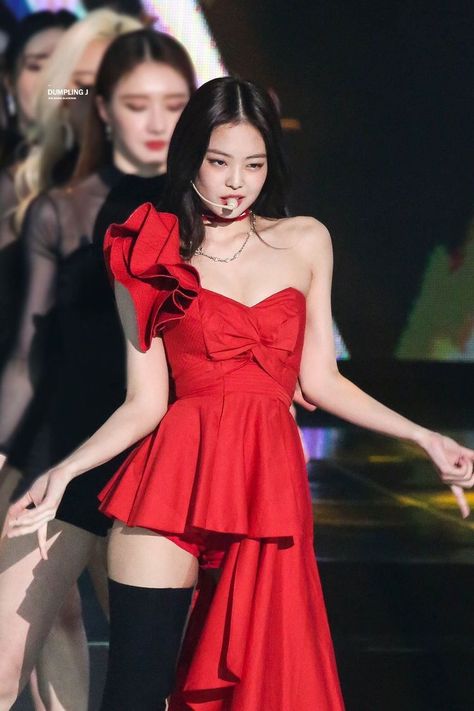 Jennie Body, Jennie Kim Blackpink, Girl Celebrities, Jennie Kim, Blackpink Photos, Blackpink Fashion, Kpop Outfits, Stage Outfits, Blackpink Jennie