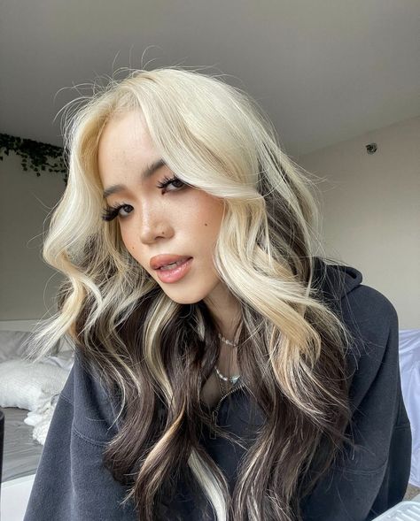 Skunk Hair, Hair Color Underneath, Blonde Hair Inspiration, Pretty Hair Color, Hair Color And Cut, Dye My Hair, Hair Dye Colors, Hair Inspiration Color, Blonde Ombre