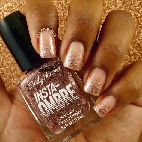 Rose Gold Glitter Ombre/Gradient Nail Art using Sally Hansen Insta Ombre in… Nails Rose Gold Glitter, Glaze Nails, Gel Powder Nails, Nails Rose Gold, Rose Gold Nail, Gold Glitter Ombre, Nails Rose, Gel Nails French, Ideas For Nails