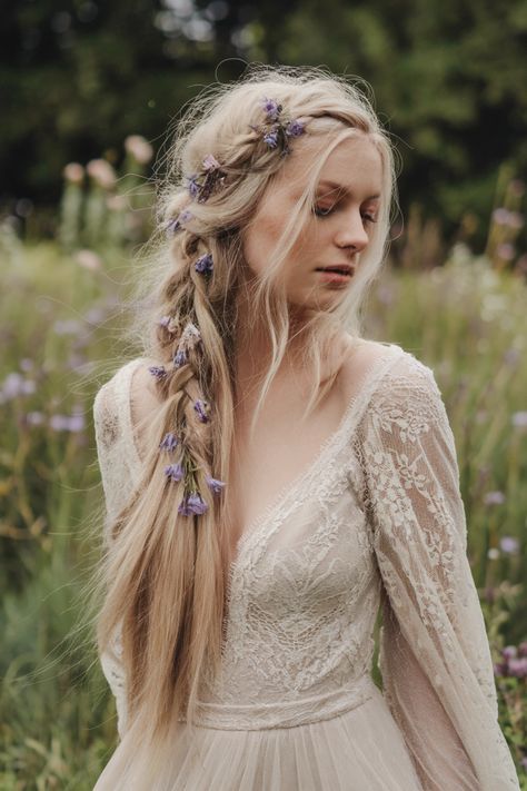 Discover the allure of effortlessly chic Boho wedding hairstyles that perfectly capture your free-spirited essence. This enchanting look features luscious waves adorned with delicate floral accents, creating a romantic and whimsical vibe that is ideal for any celebration. Perfect for a garden or beach setting, these wedding hairstyles embrace natural beauty while ensuring you radiate elegance on your special day. #weddinghairstyles #BohoBridal #BridalGlow Pagan Wedding Hairstyles, Fairytale Wedding Hair, Cottage Core Hairstyles, Whimsical Wedding Hair, Chic Boho Wedding, Boho Wedding Hairstyles, Faerie Wedding, Cottage Core Wedding, Beach Setting