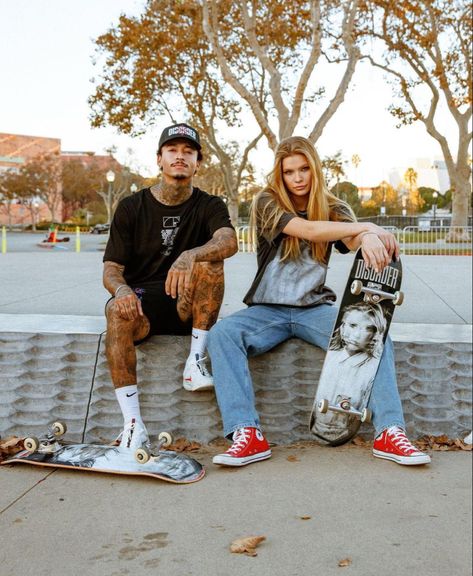 Skater Poses, Streetwear Photoshoot Ideas, Josie Canseco, Skate Outfit, Couple Streetwear, Nyjah Huston, Streetwear Photoshoot, Skateboard Aesthetic, Skateboard Fashion