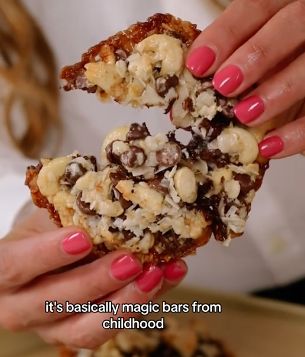 Magic Bar Cookies Recipes, Magic Cookie Bar Cookies, Magic Cookies Recipe, 4 Ingredient Magic Cookies, 5 Ingredient Magic Cookies, Magic Bar Cookies, Magic Cookies 5 Ingredients, Eagle Brand Magic Cookie Bars, Lite Snacks