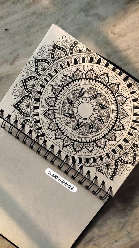 Mandala art simple Aesthetic Mandala Art Easy, Mandela Art Easy Mandala Design, Mandala Sketch Simple, Mandela Art Design, Big Mandala Drawing, Easy Mandala Drawing Simple, Mandala Art Ideas Creative, Small Mandala Art, Unique Mandala Drawing