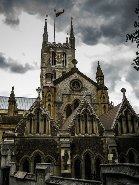 English Cathedrals, London Southbank, Southwark London, Southwark Cathedral, Antique Architecture, Cathedral Architecture, Gothic Church, London Aesthetic, Church Of England